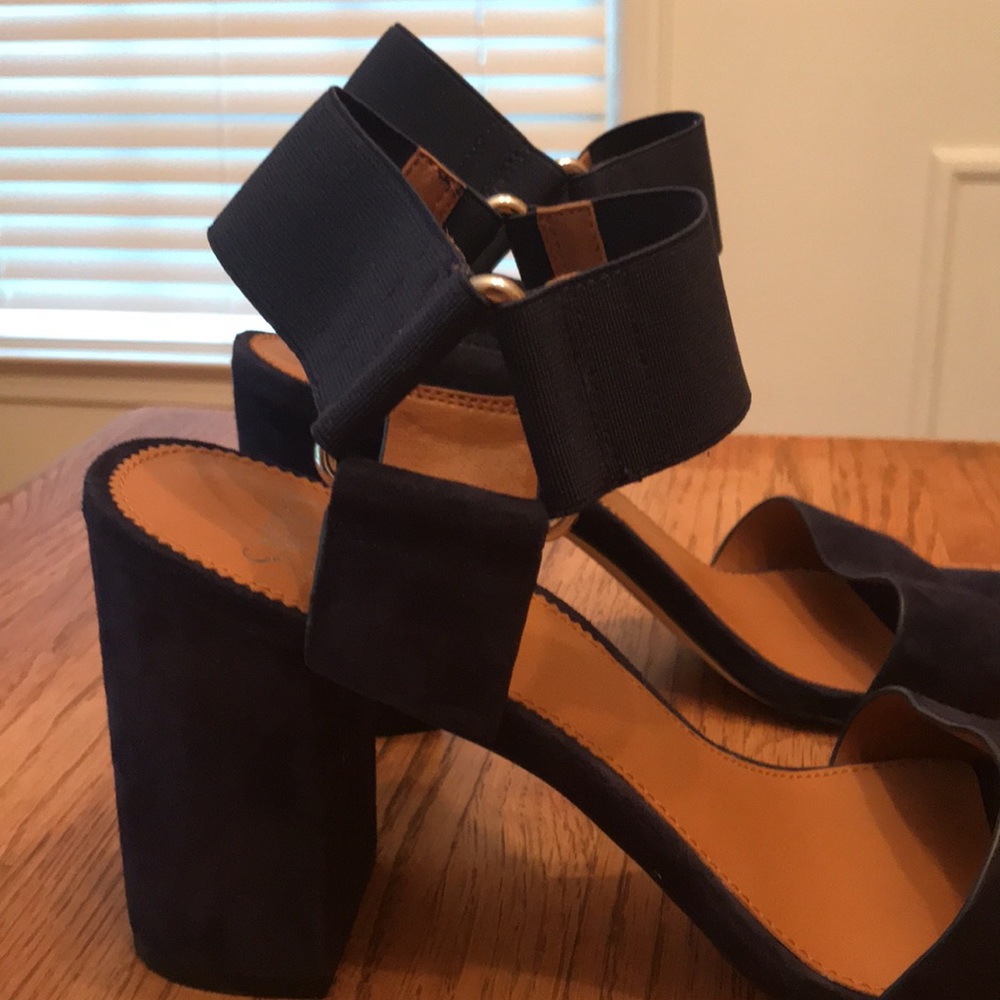 Olivia by Franco Sarto in Navy - Picture 4 of 8